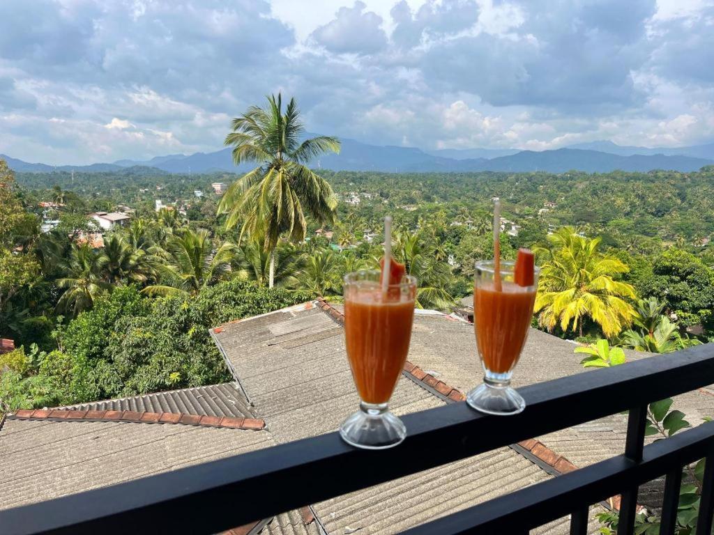 Dreamscape Home Stay Kandy Bagian luar foto