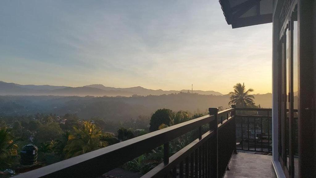 Dreamscape Home Stay Kandy Bagian luar foto