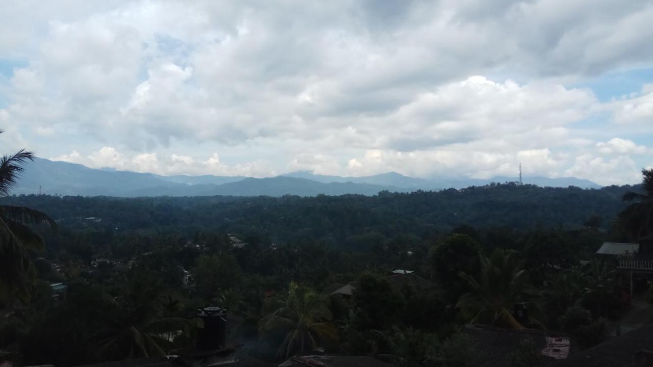 Dreamscape Home Stay Kandy Bagian luar foto