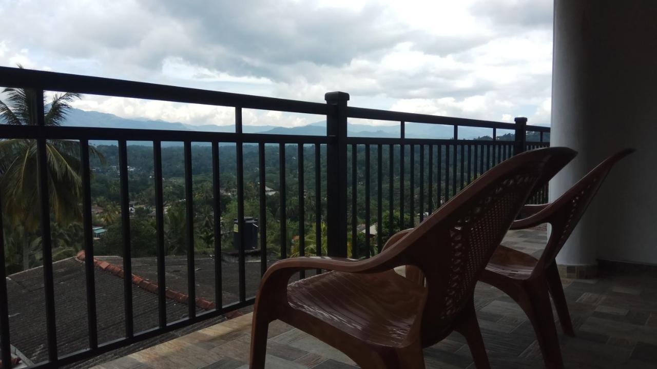 Dreamscape Home Stay Kandy Bagian luar foto
