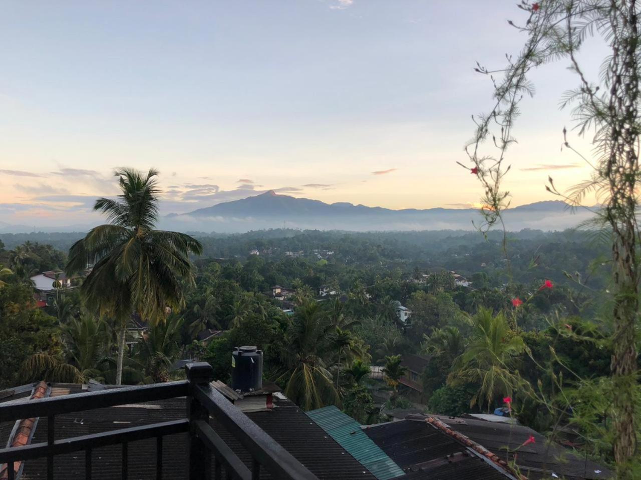 Dreamscape Home Stay Kandy Bagian luar foto