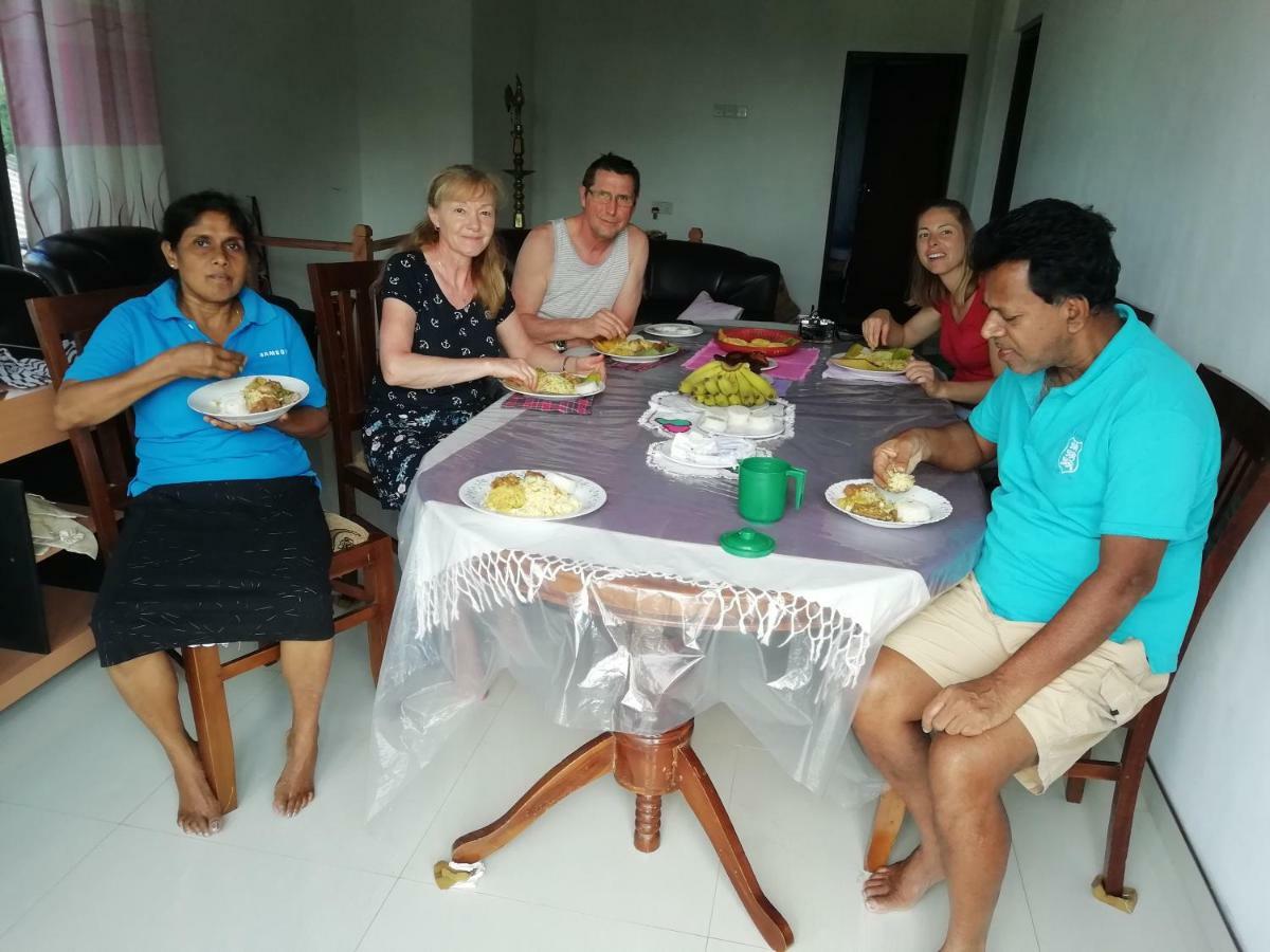 Dreamscape Home Stay Kandy Bagian luar foto
